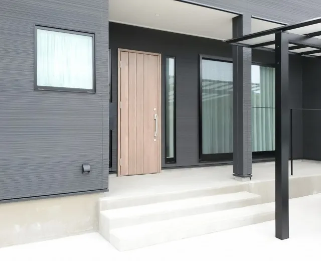 カーポートを玄関まで設置するメリット・デメリットをプロが解説！