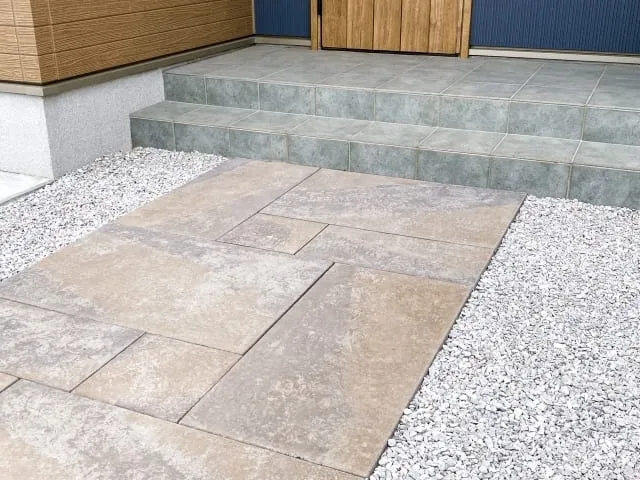 おしゃれな外構階段で玄関を格上げ！デザインと素材選びのポイント