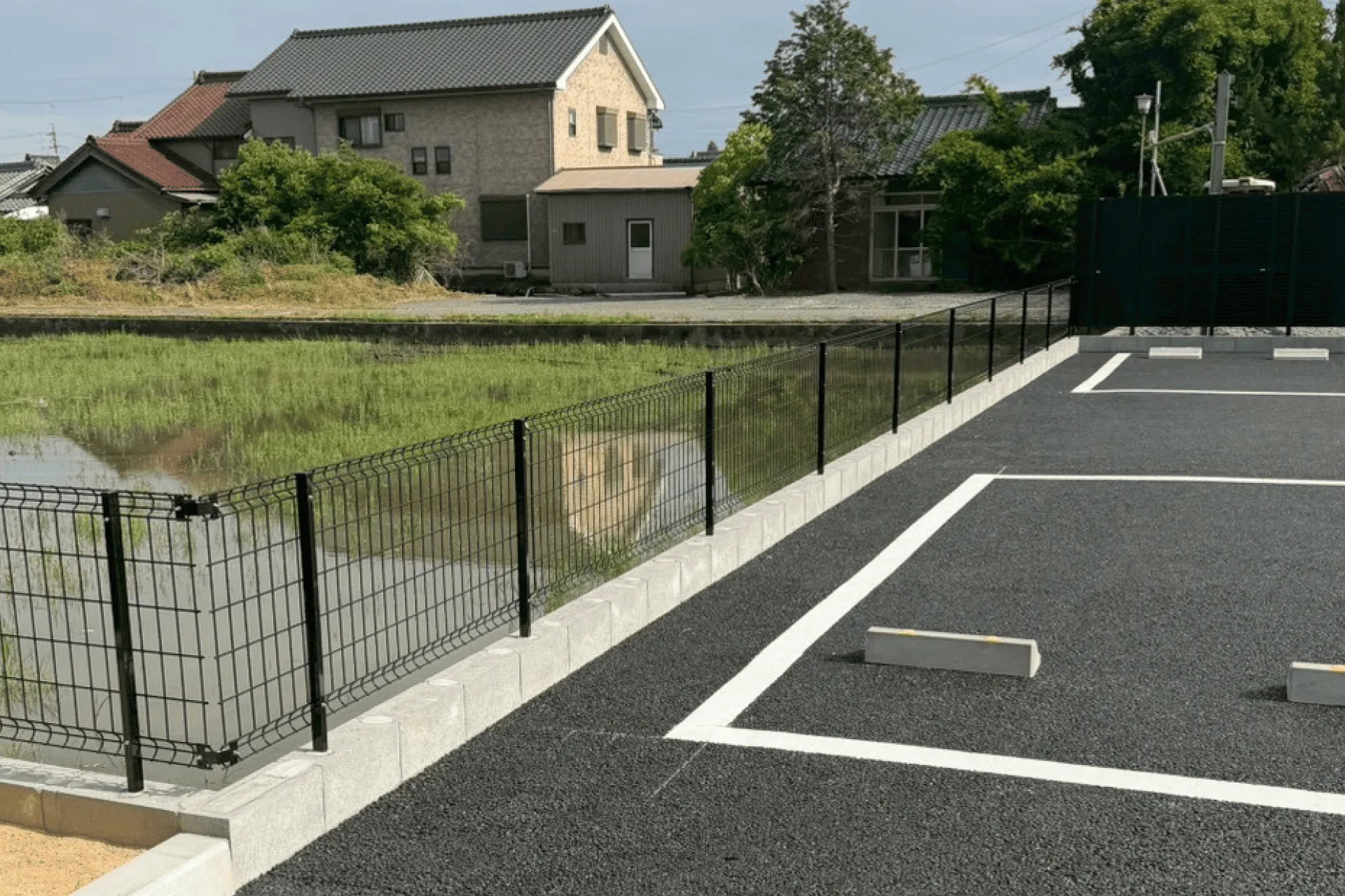 あま市外構工事｜メッシュフェンス設置後